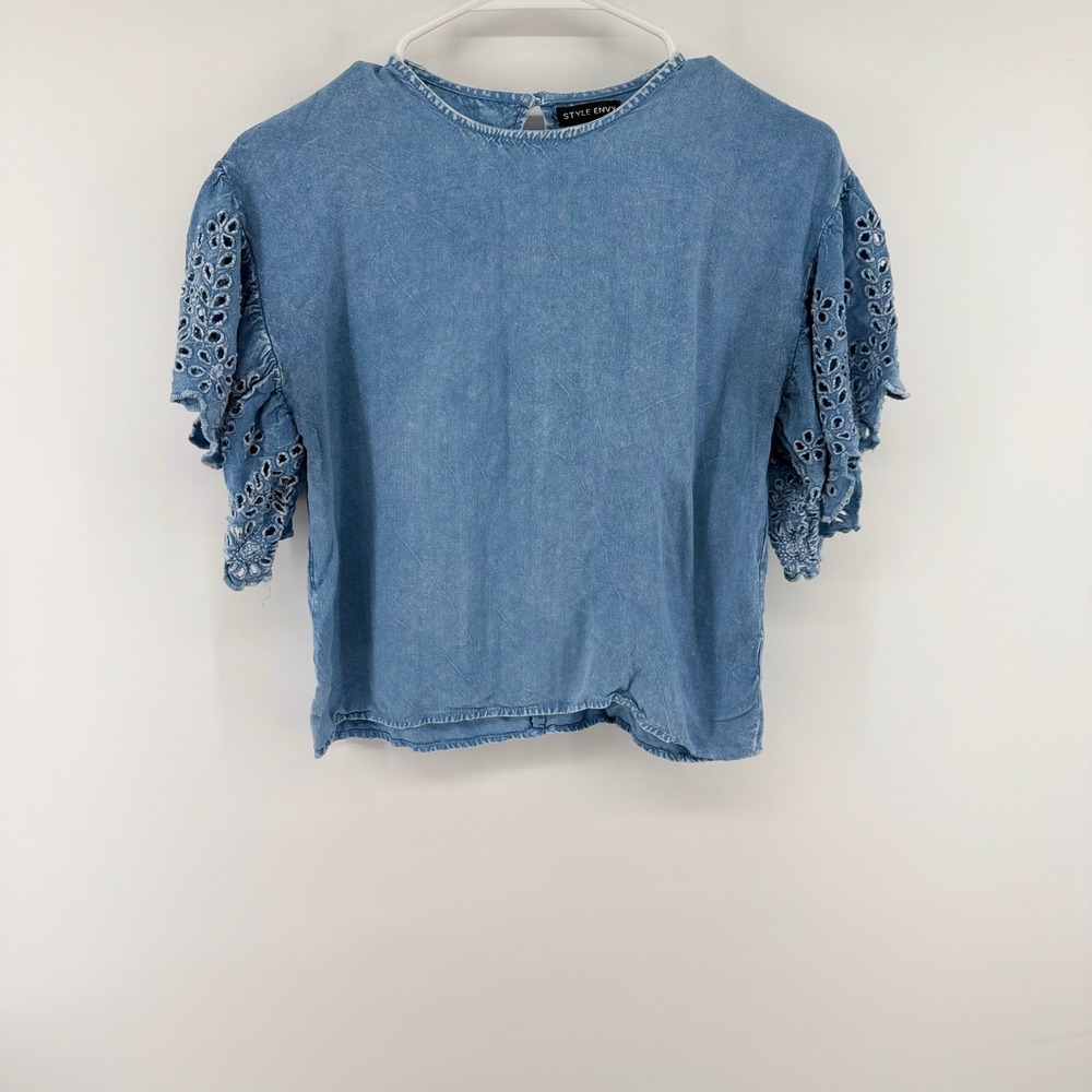 Style Envy Blue Denim Rayon Eyelet Lace Flutter Sleeve Blouse Med Keyhole Back